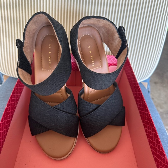 Espadrille Wedge Sandal, black. Sz 8 medium. Gently used. - Picture 2 of 4